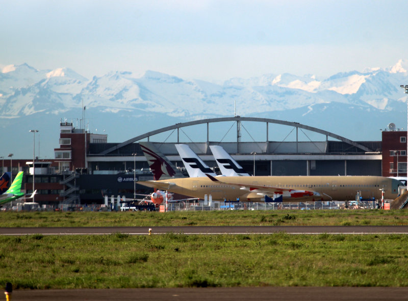 Finnair A350 x 2 QR A350 x 1