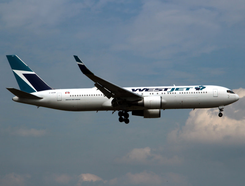B767-300 C-GOGN 