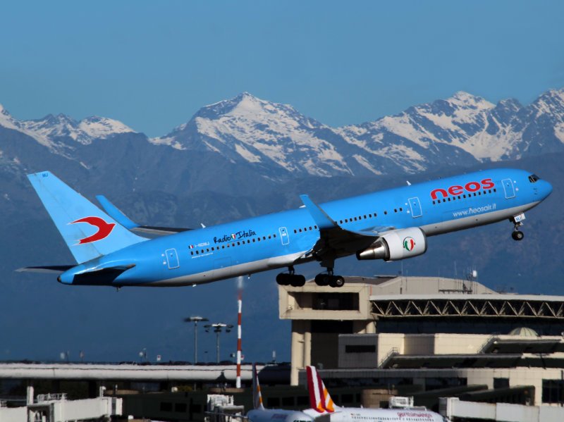 B767-300 I-NDMJ 