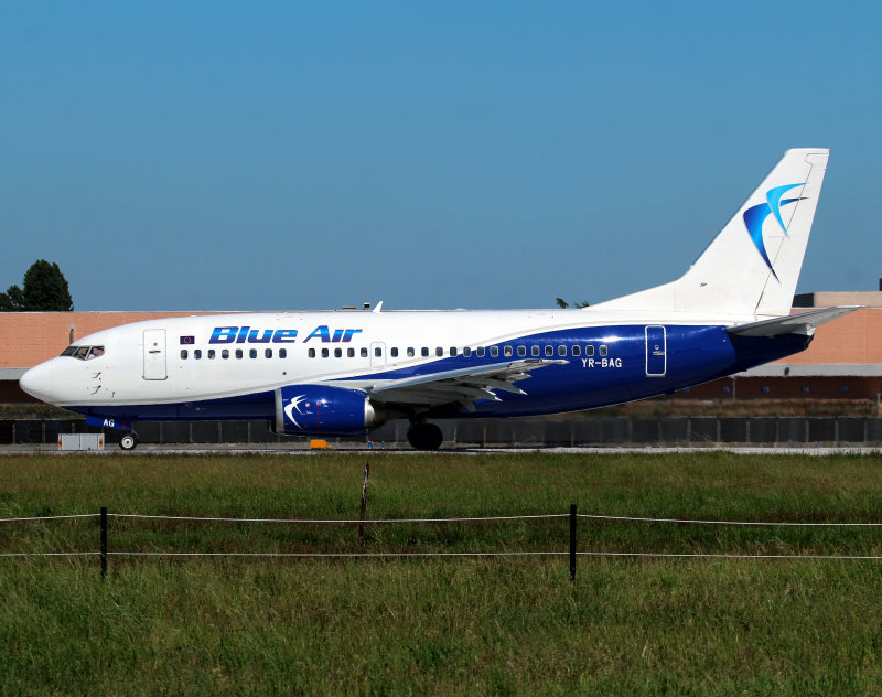 B737-500 YR-BAG 