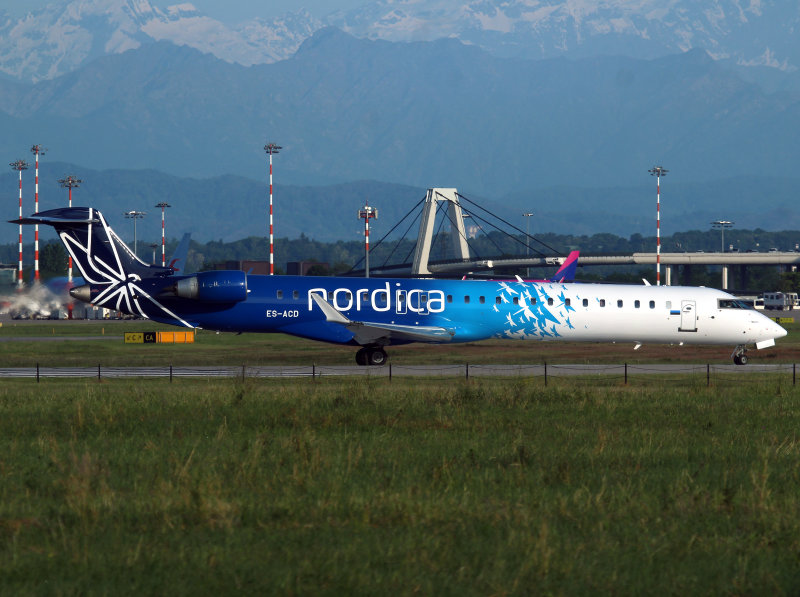 CRJ-900 ES-ACD