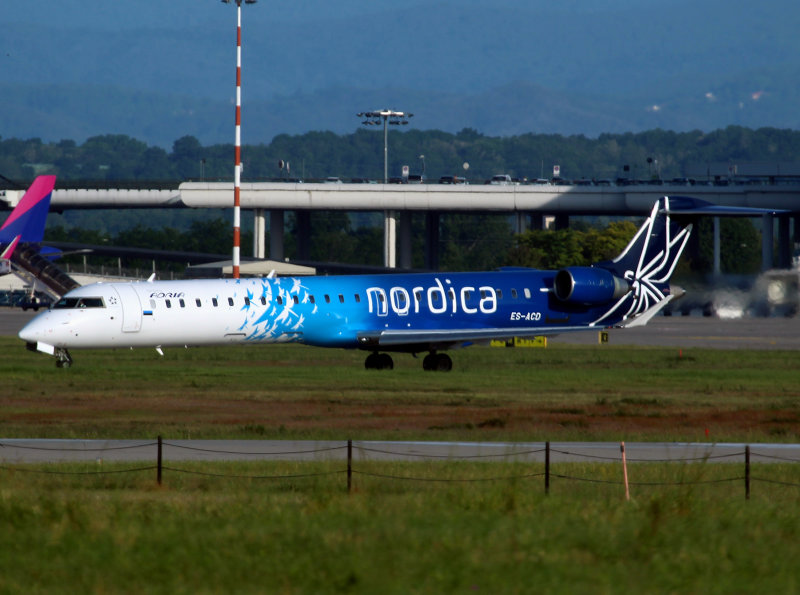 CRJ-900 ES-ACD 