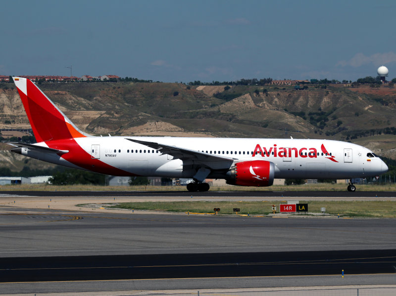B787-800 N780AV
