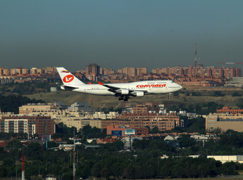 B747-400 EC-LNA