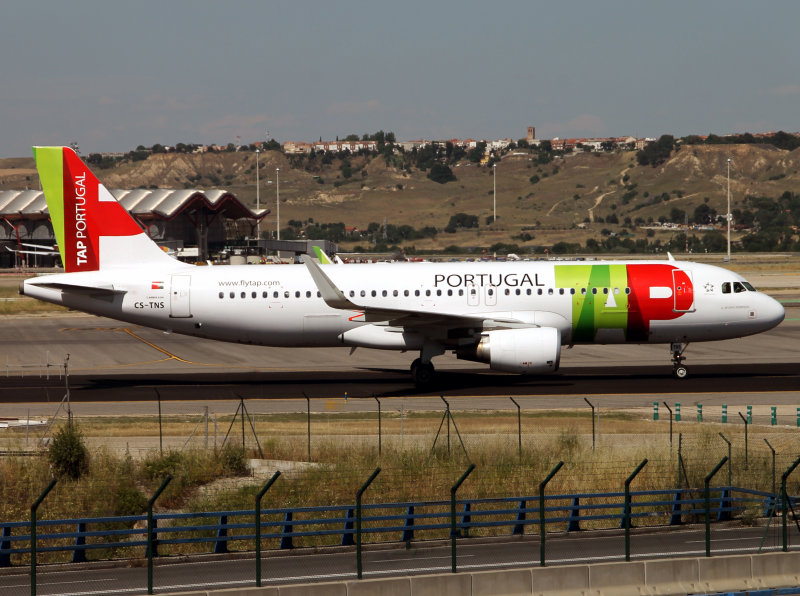 A320 CS-TNS
