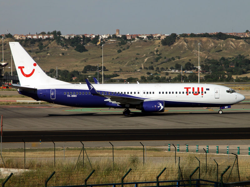 B737-800 YR-BMD