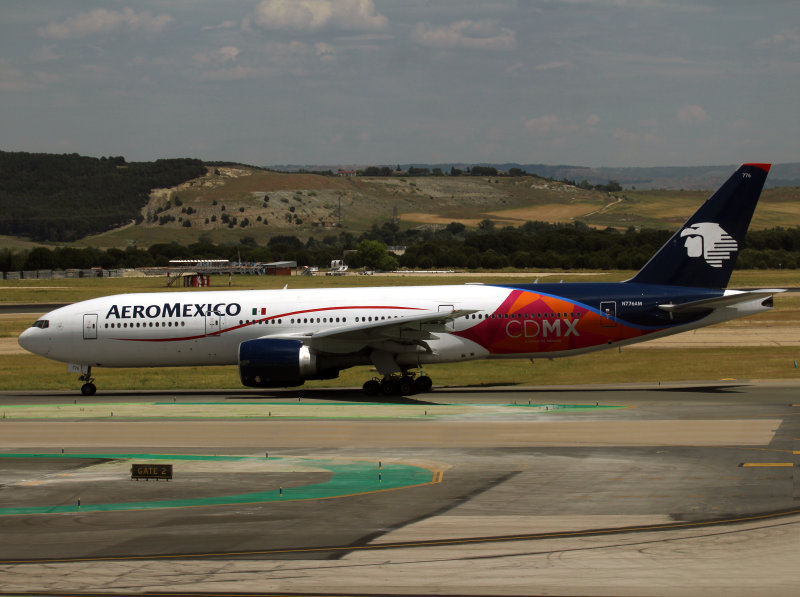 B777-200 N776AM