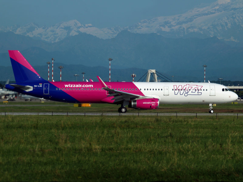 A321 HA-LXE 