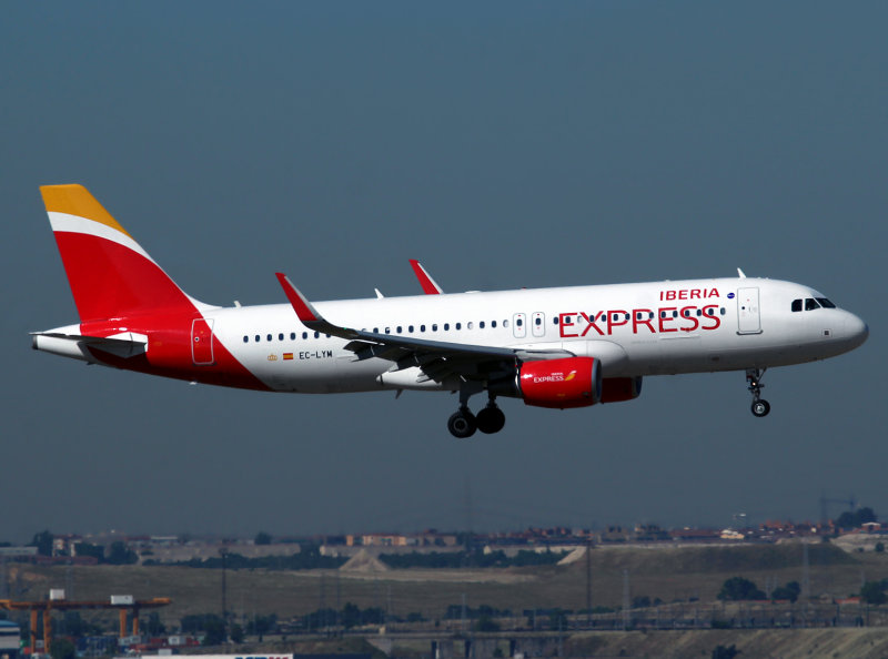 A320 EC-LYM
