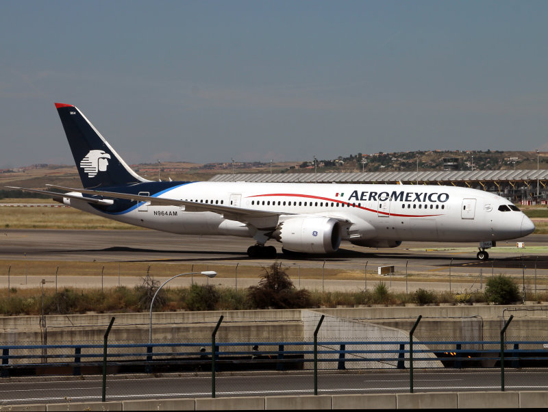 B787-800 N964AM
