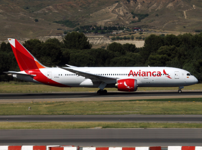B787-800 N781AV