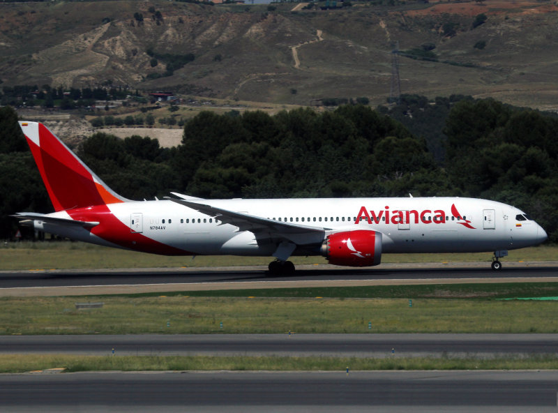 B787-800 N784AV