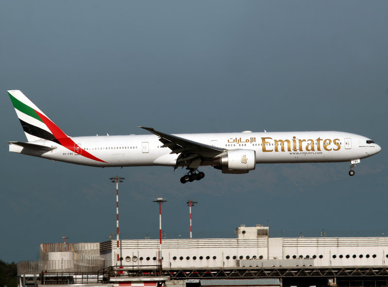B777-300 A6-EBK 