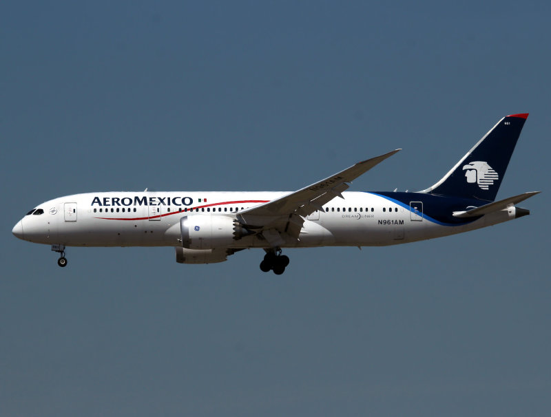 B787-800 N961AM