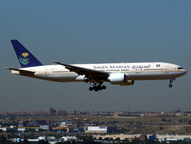 B777-200 HZ-AKE