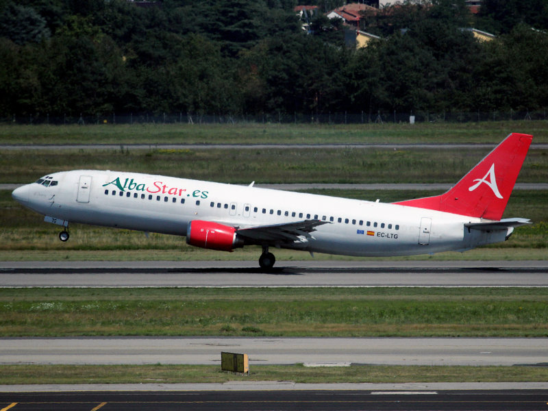 B737-400 EC-LTG 