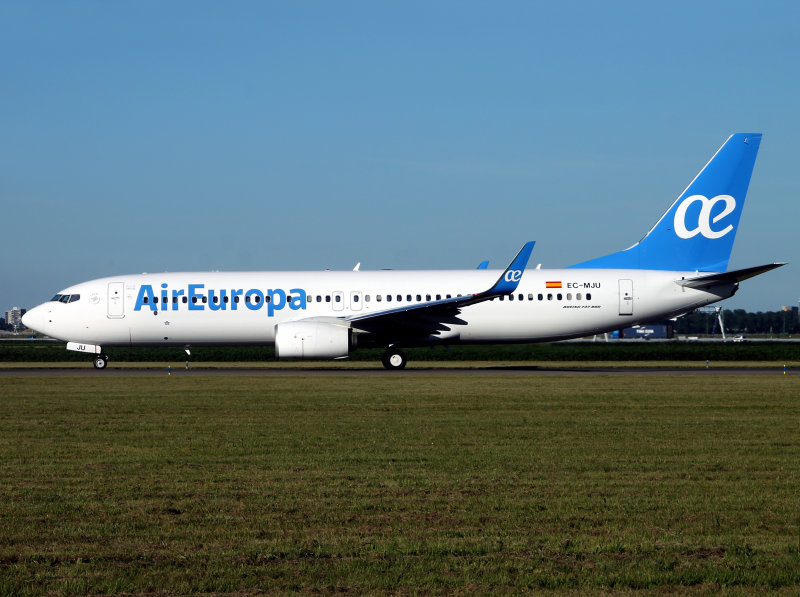 B737-800 EC-MJU