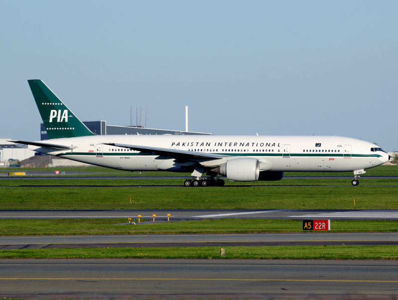 B777-200 AP-BMG