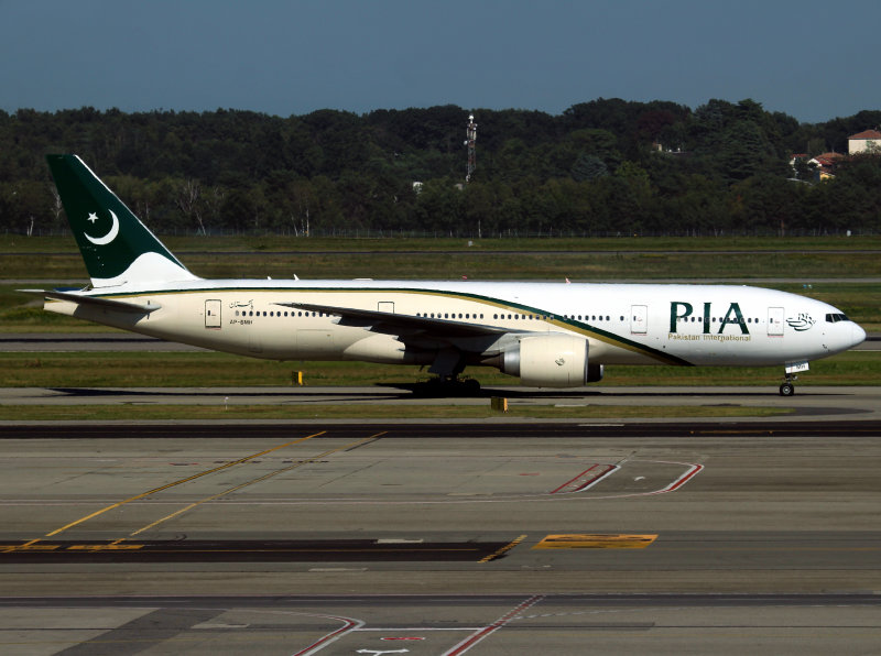 B777-200 AP-BMH 