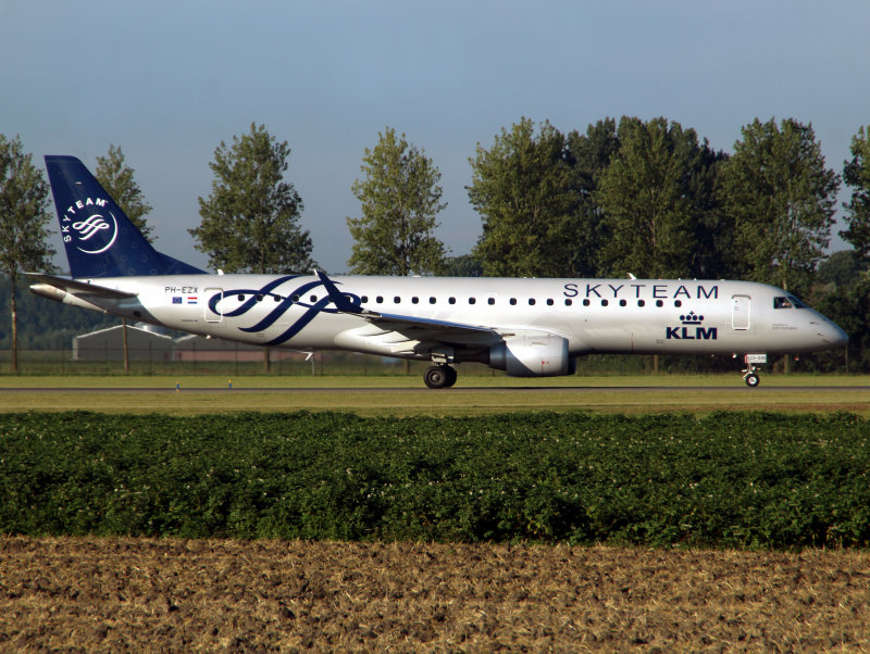 Emb 190 PH-EZX