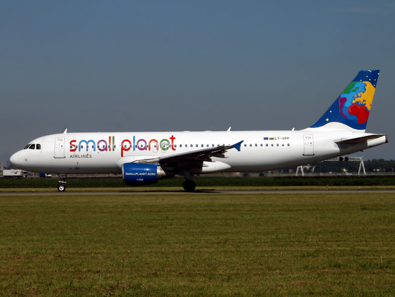 A320 LY-SPF