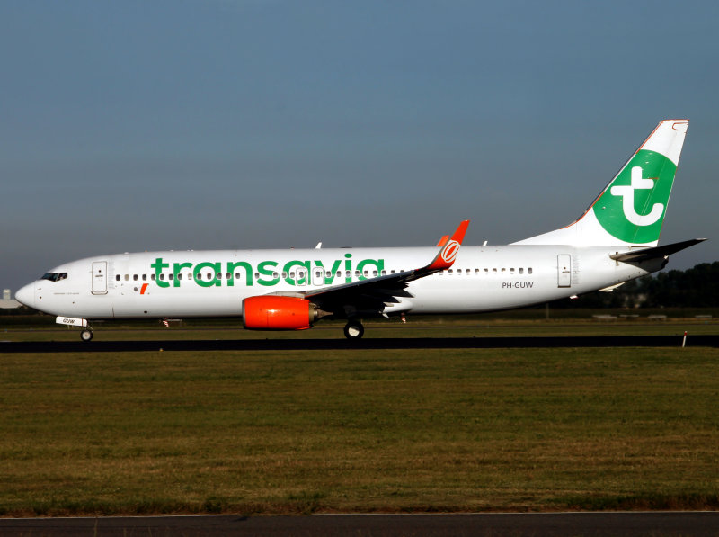 B737-800 PH-GUW