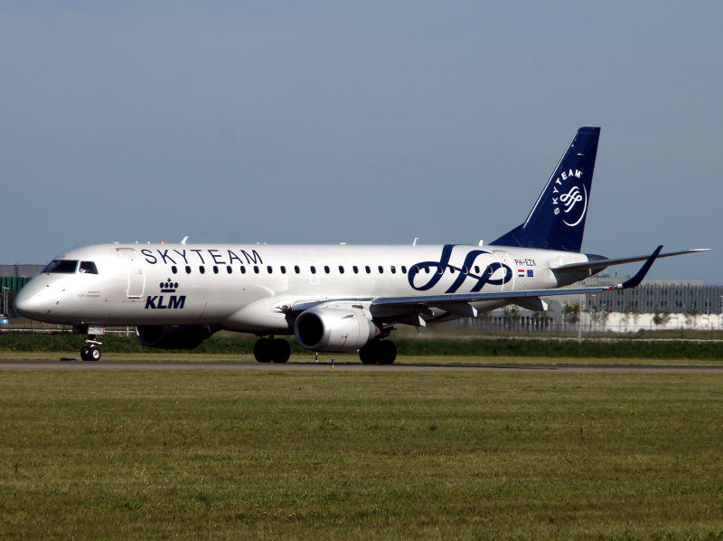 Emb 190 PH-EZX