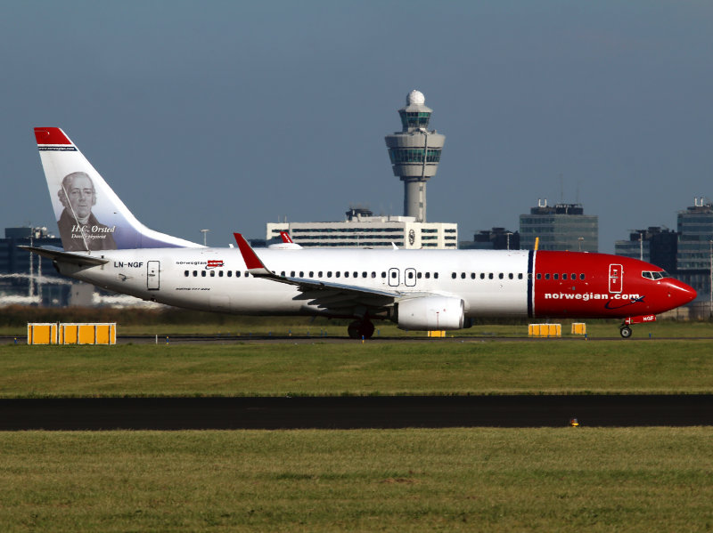 B737-800 LN-NGF