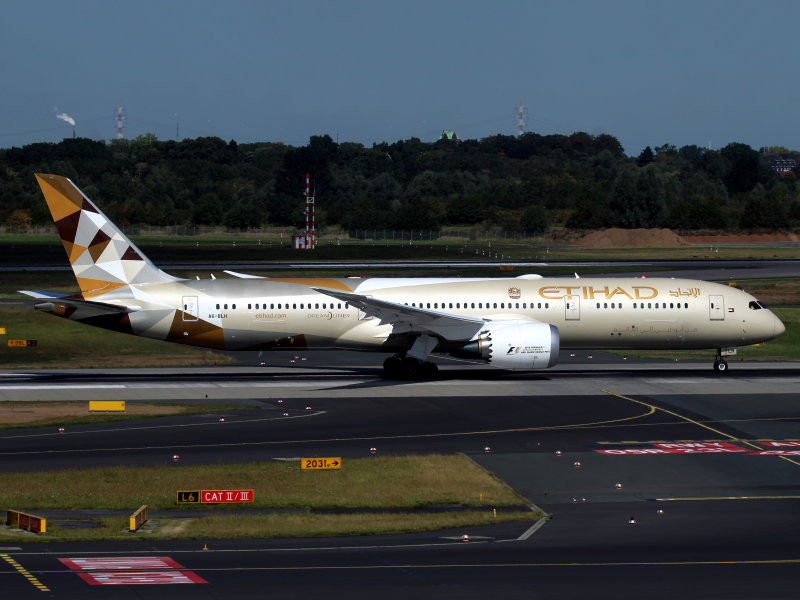 B787-900 A6-BLH 