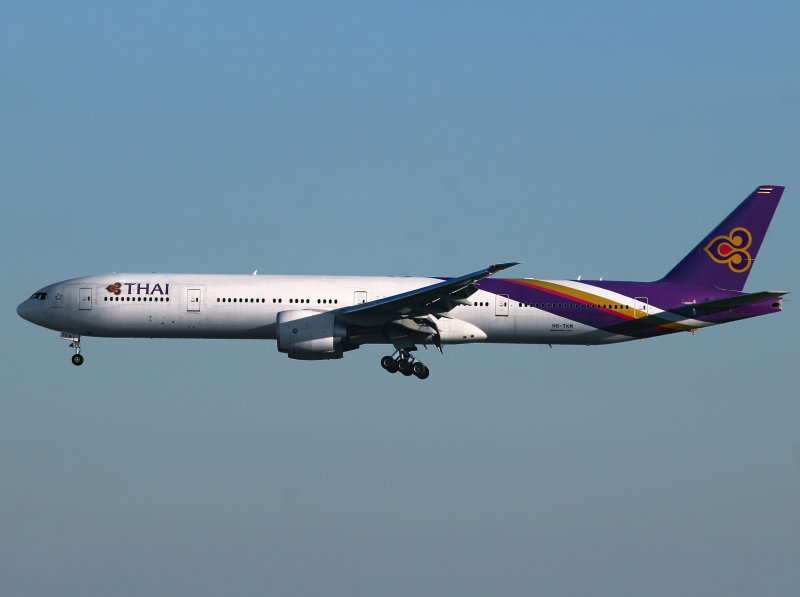 B777-300 HS-TKM 