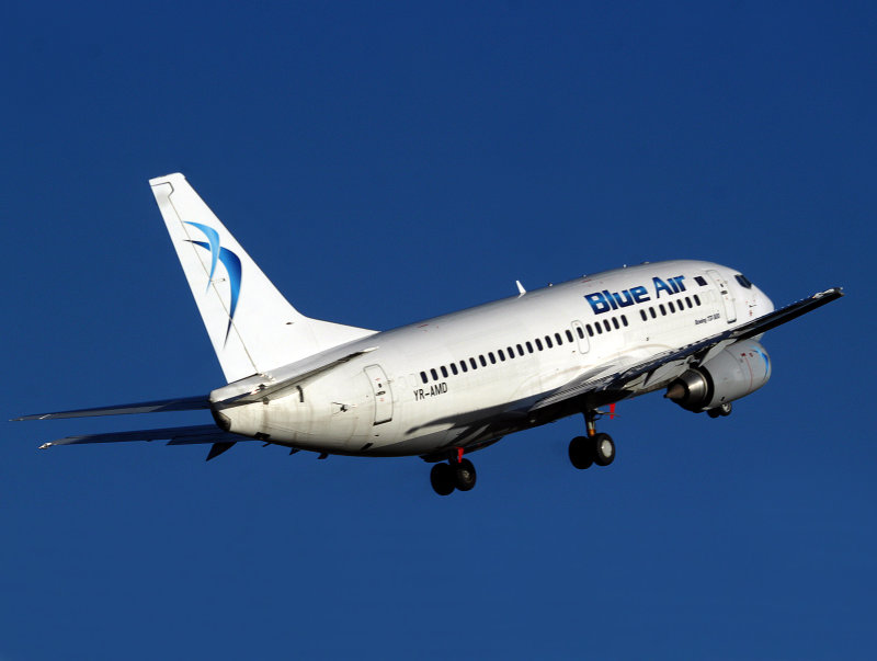 B737-500 YR-AMD 