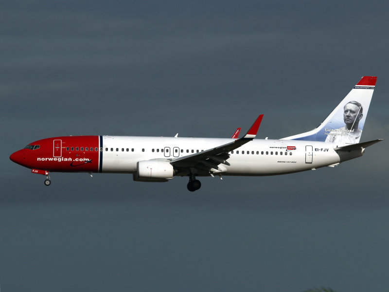 EI-FJV LGW 10-16 CD.jpg