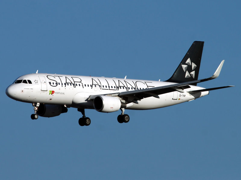A320 CS-TNP 