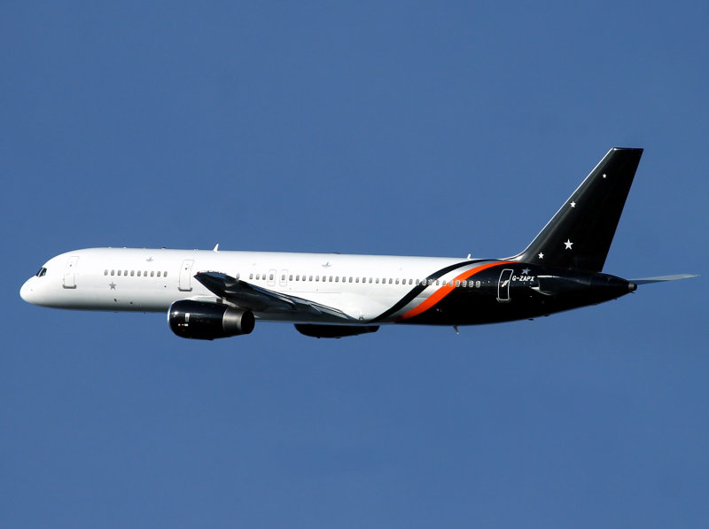 B757-200 G-ZAPX 