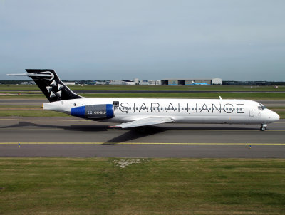 just arrived Runway 36L, a fairly new paintjob at AMS of Blue1 in star Alliance scheme.