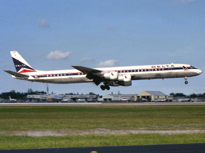 DC8-71  N130DL 