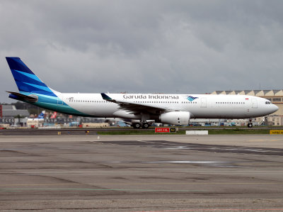 Brand spanking new 333 for Garuda, departing just after the SQ 332 from 32 Right!