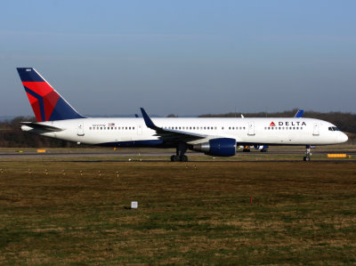 B757-200W  N727TW  