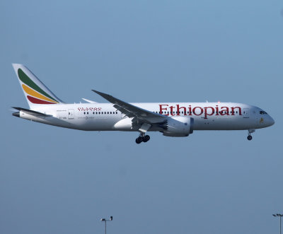 Short finals for 27L at LHR from Addis Ababa during the multi-runway arrival morning rush hours..
My first ever 787 of Ethiopean AL.