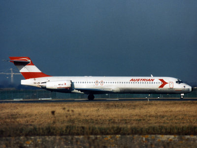 MD-87  OE-LMK  