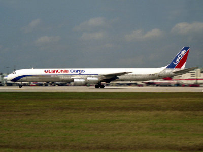 DC8-71  CC-CDS  