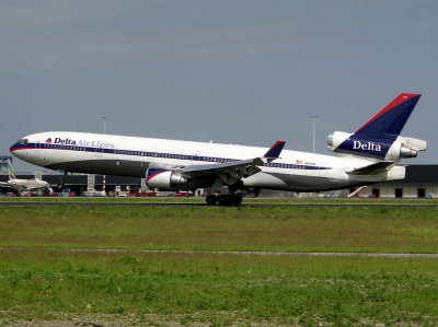 MD-11  N811DE 