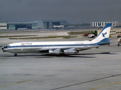 Boeing 707-300 EP-IRM 