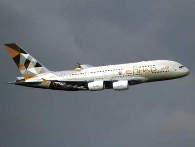 A380  A6-APA 