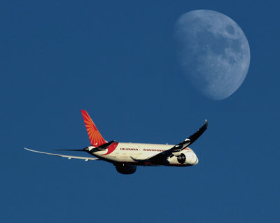 787 with Moon