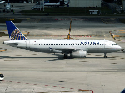 A320 N432UA 