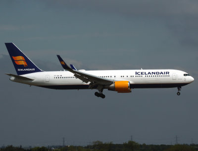 At Heathrow finals for 09R, light is not too bad considering the time of year!
This 767-300 is a new addition to the fleet, operating to only LHR and the US at the moment.
Icelandair also have 'ISO