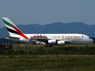A380 A6-EET 