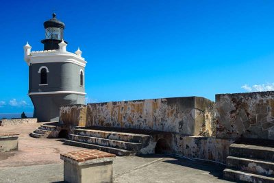 Light tower at San Felipe del Morro Fort