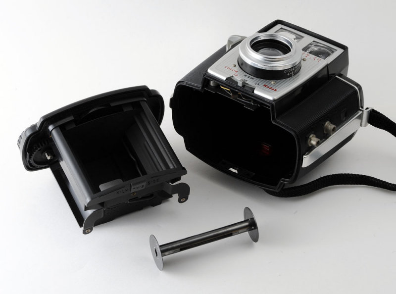 05 Kodak Brownie Twin 20 620 Roll Film Camera.jpg